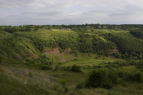 Долина, у якій знаходяться руїни замку.