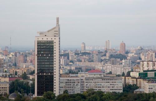 View from observation deck on Chervonozorianyi Avenue 