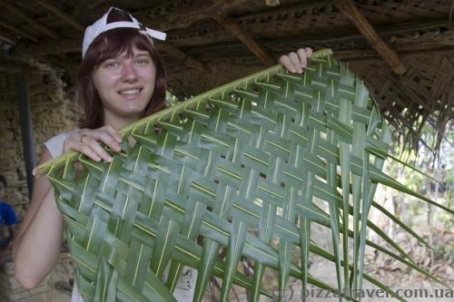 Making a roof of palm leaves