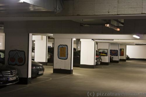 У каждого места для автомобиля в гараже есть своя картинка.