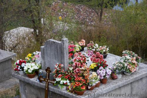 Cemetery near the fortress