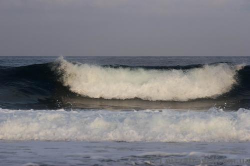 There are big waves in Paphos.