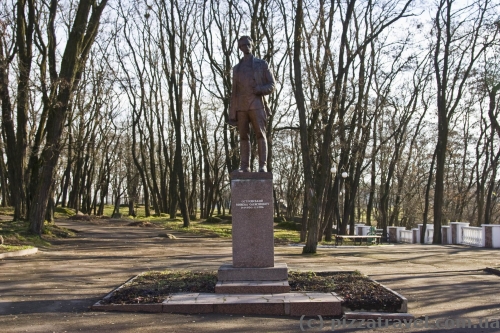 Пам'ятник Миколі Островському, чиїм ім'ям названо парк у Коростені