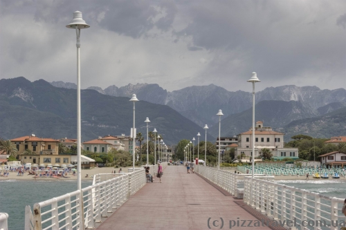 Pier in Marina di Massa