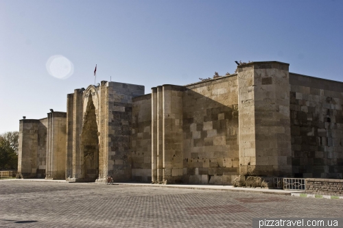 Caravanserai in Sutanhani