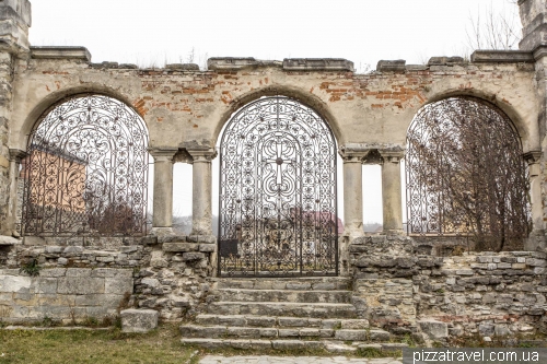 Залишки вірменського храму