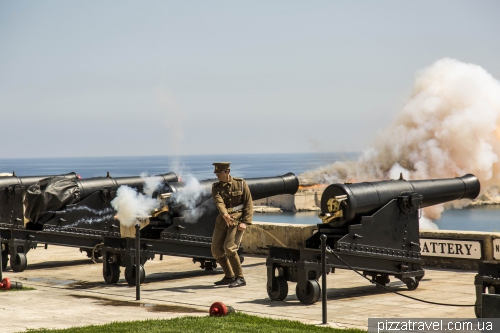 Saluting Battery