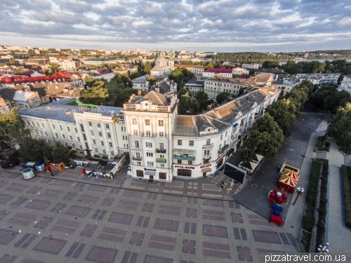 Дома на Театральной площади