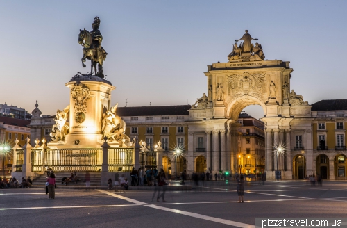 Lisbon, Commerce square