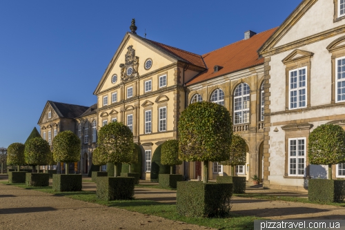 Замок Хундисбург (Schloss Hundisburg)