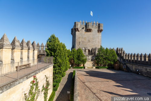 Замок Альмодовар-дель-Ріо (Castillo Almodóvar del Río)