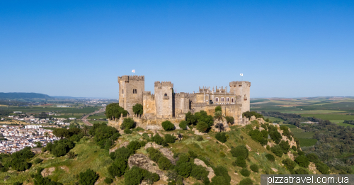 Замок Альмодовар-дель-Ріо (Castillo Almodóvar del Río)