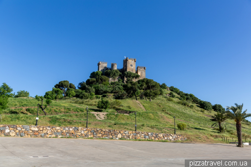 Замок Альмодовар-дель-Ріо (Castillo Almodóvar del Río)