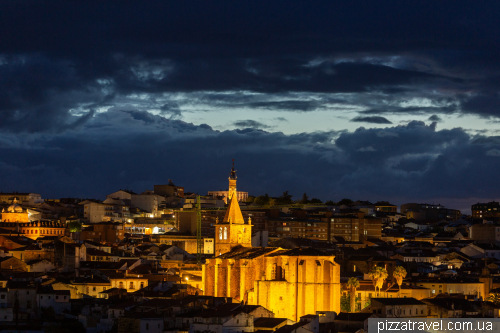 Касерес (Caceres)