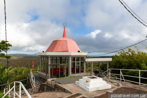 Hindu temple on the crater lake of Grand Bassin
