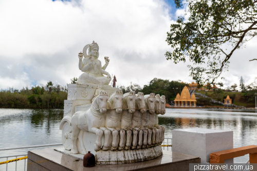 Hindu temple on the crater lake of Grand Bassin