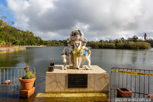 Hindu temple on the crater lake of Grand Bassin
