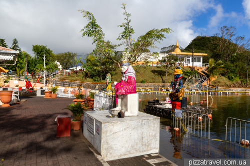 Hindu temple on the crater lake of Grand Bassin