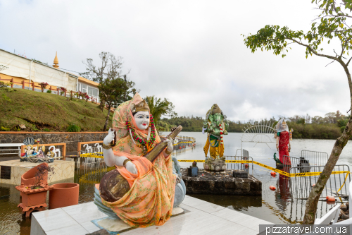 Hindu temple on the crater lake of Grand Bassin