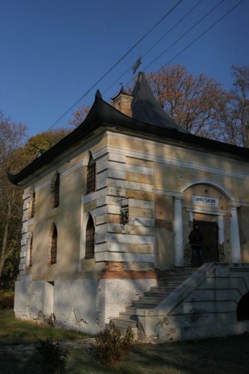 Китайский домик, где сейчас находится музей села Самчики.