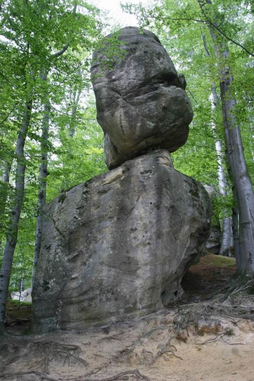 Van'ka-Vstan'ka (Roly-Poly) rock