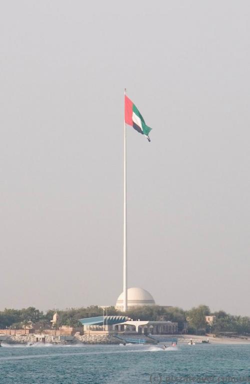 Флагшток в Абу-Дабі висотою 122 метри входить у десятку найвищих у світі.