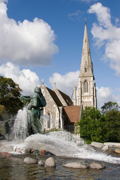 Gefion fountain and the Anglican Church of St. Alban