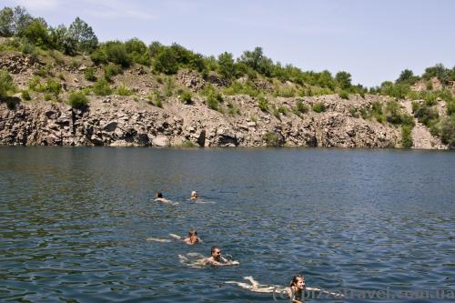 Затоплений гранітний кар'єр у Мигії