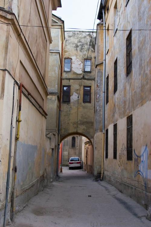 This is not Italy, it's a courtyard on the Lesi Ukrainky Street in Lviv.