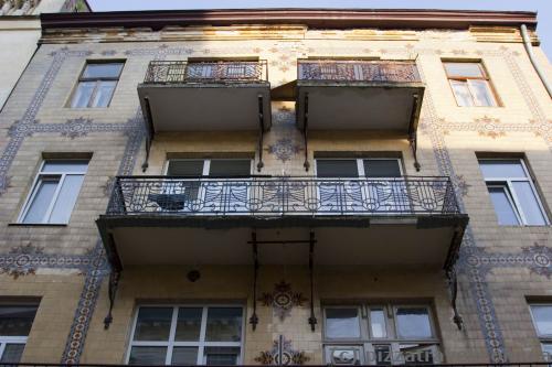 House with majolica on the Lesia Kurbasa Street